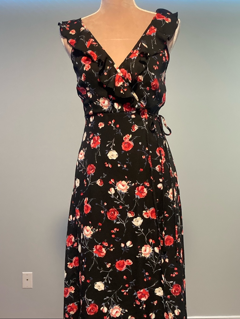 Floral Ruffle Wrap Midi Dress w Deep V-neck Black with Red Floral- Small